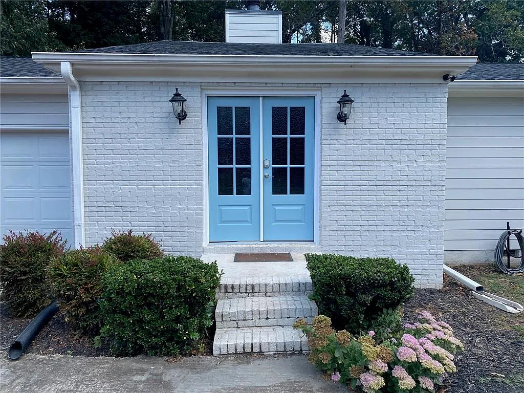 3 bed, 2.0 bath, 1436 sqft, $4,350 — Photo 2