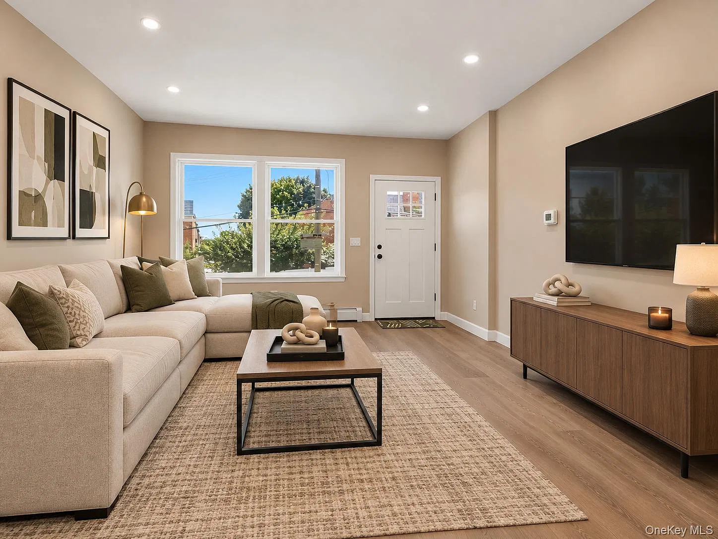 3 bed, 1.0 bath, 948 sqft, $5,500 — Photo 3