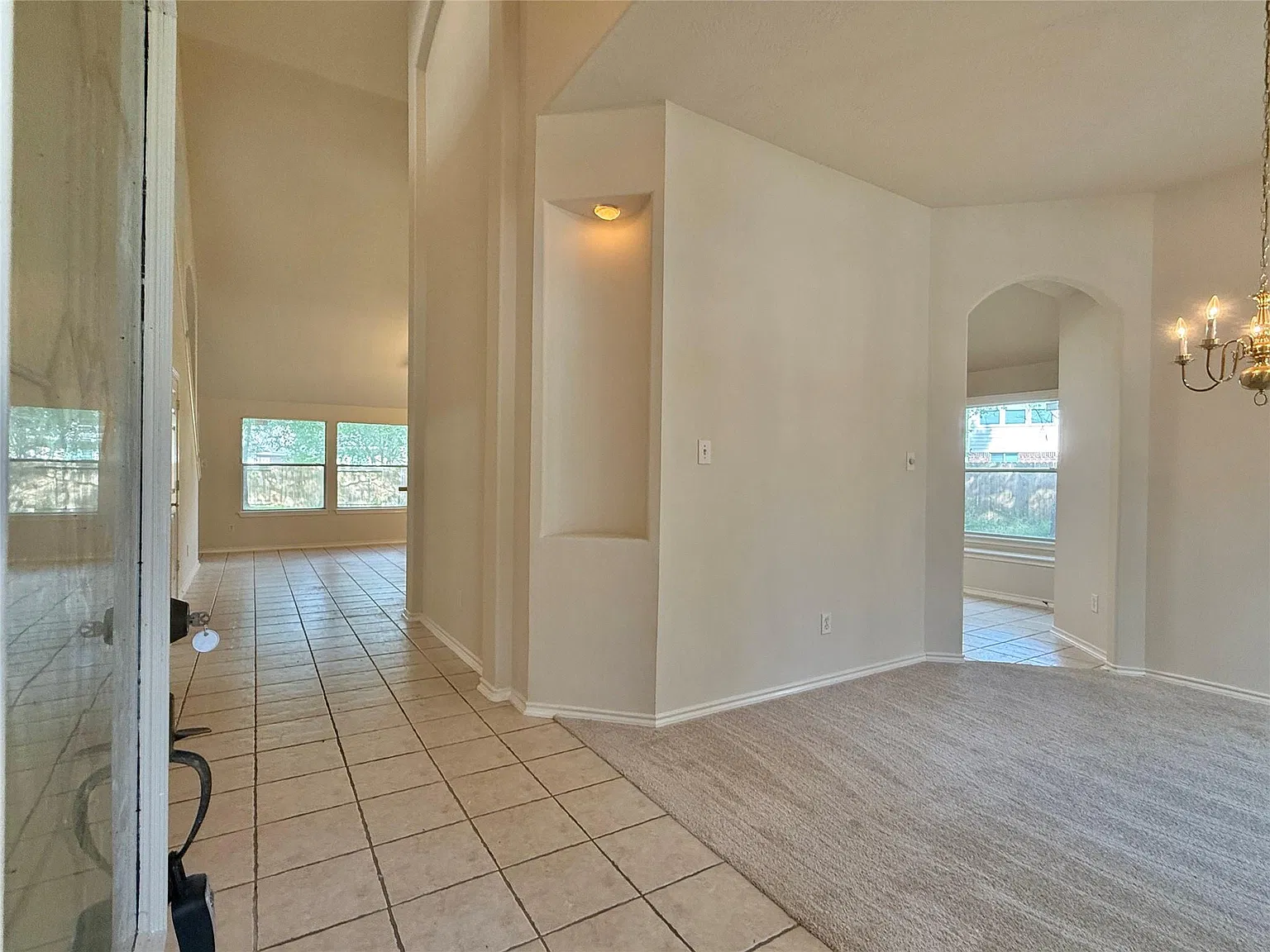 3 bed, 2.5 bath, 2338 sqft, $2,300 — Photo 4