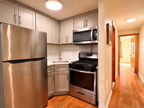 3rd image of 764A Quincy St APT 1