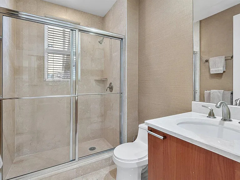 2640 Lake Shore Dr #107 — Photo 20