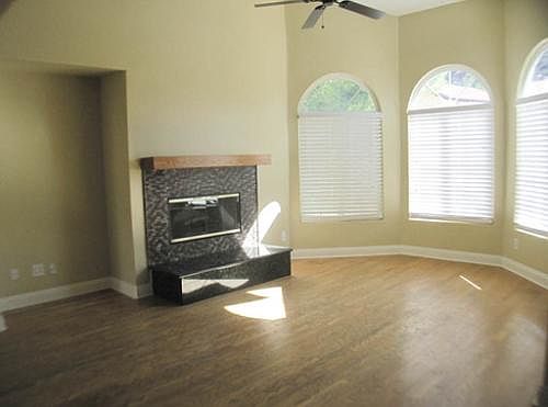 5th image of 14955 Tulipland Ave