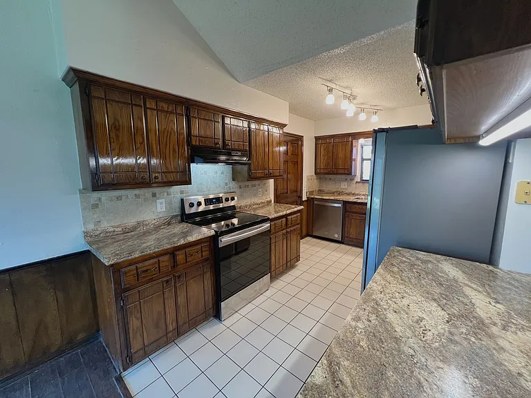 112 N Grand Fork Dr — Photo 8