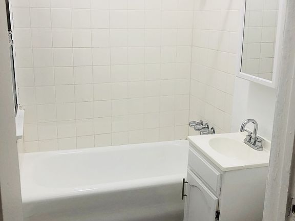 5th image of 152 N Normandie Ave #10.1