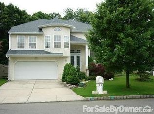 21 Pemberton Dr, Matawan, NJ 07747