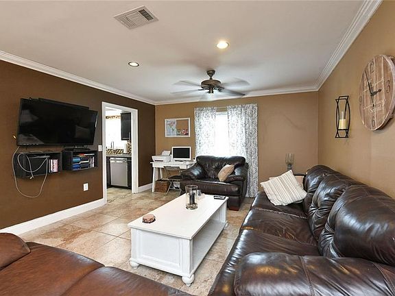 4th image of 4036 Tern St