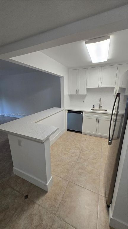 255 S Cypress Rd APT 307, photo 3