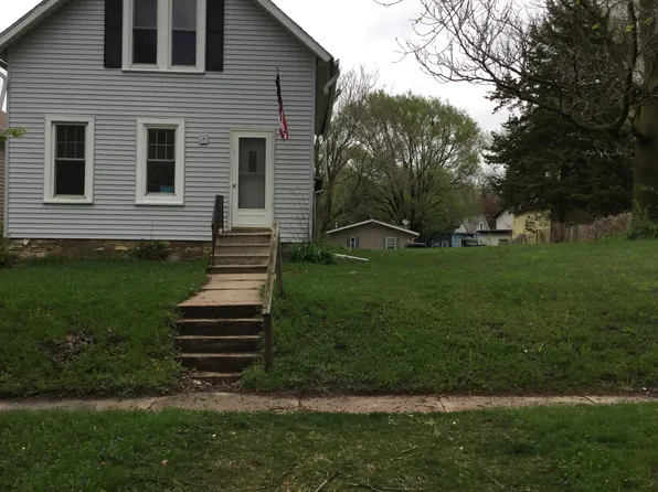 1106 9th St SE, Cedar Rapids, IA 52401