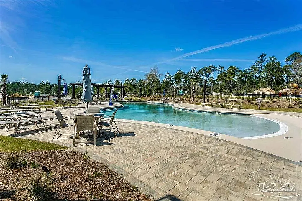 4 bed, 2.5 bath, 1827 sqft, $2,500 — Photo 1