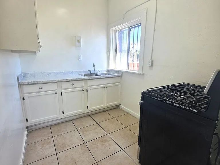 823 UNION APTS — Photo 5