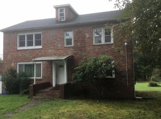 97 Rauch Rd, Lake Huntington, NY 12752