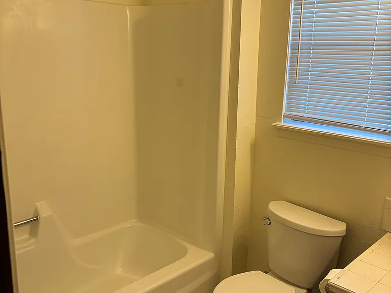 920 Mercury Rd — Photo 7
