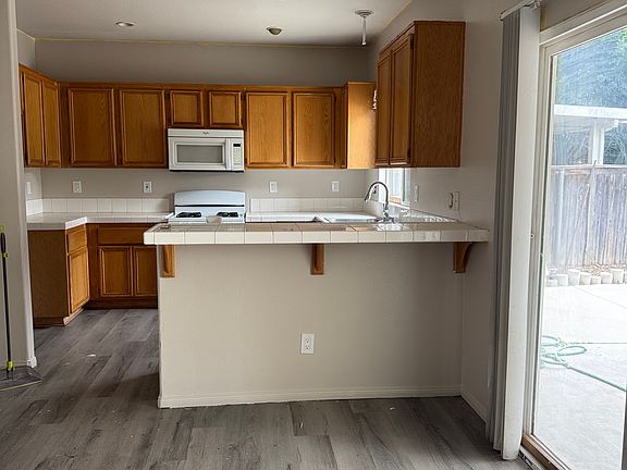 3rd image of 13225 Acacia Ave