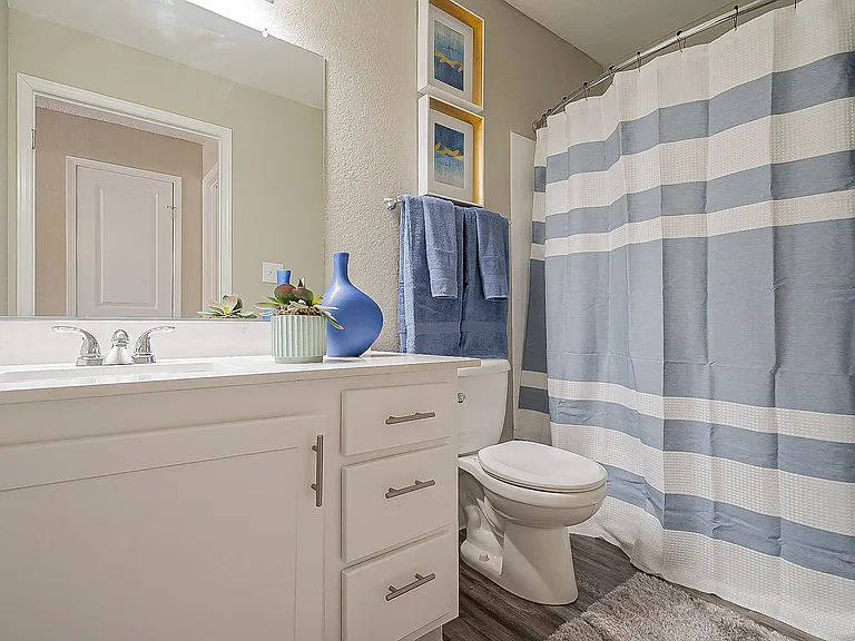 Sterling Point Apartment Homes — Photo 41