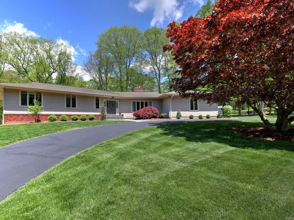 52 Deepdene Rd, Trumbull, CT 06611