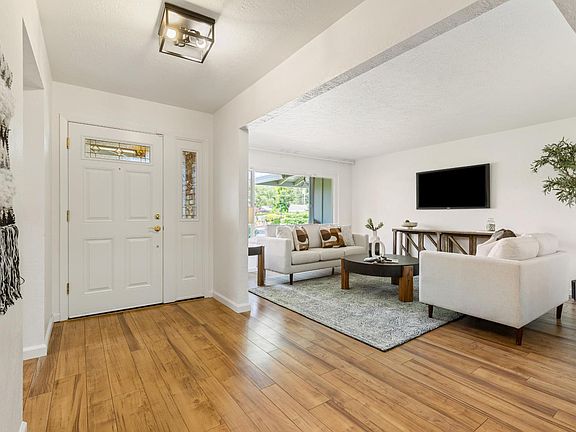 4th image of 8730 Spooner Ct