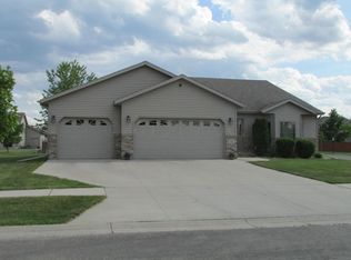 601 Hampton Dr E, Moorhead, MN 56560