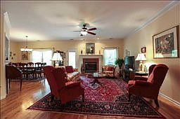 5th image of 308 Claire Ct