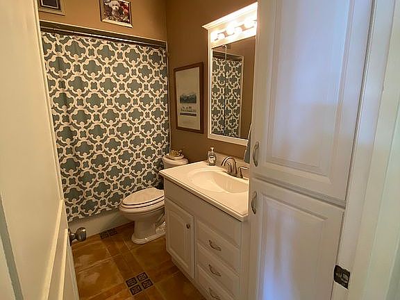 3rd image of 12 Casa Loma Way