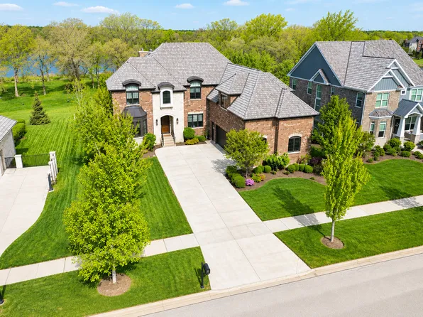 1744 Lake Charles Dr, Vernon Hills, IL 60061