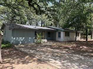 920 Red Bud Dr, Azle, TX 76020