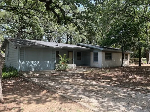 920 Red Bud Dr, Azle, TX 76020