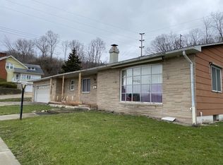 1124 N Main St, Savanna, IL 61074