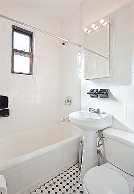 5th image of 302 E 89th St APT 2A
