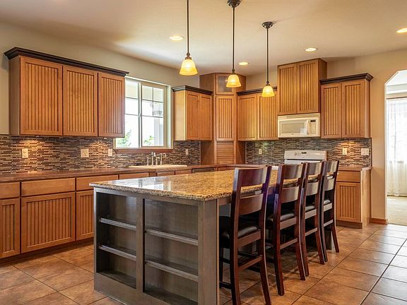 4th image of 3707 Desert Plateau Dr