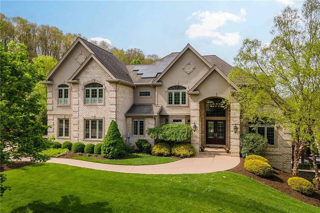 2207 Grandeur Dr photo 1