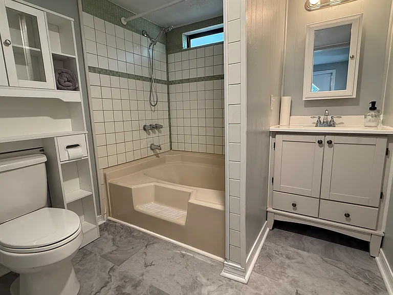 5635 Government Dr — Photo 14
