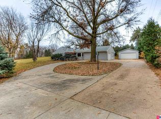 9633 Rainwood Rd, Omaha, NE 68122