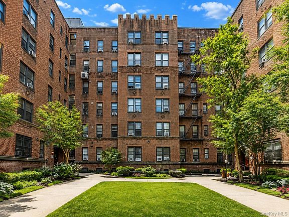 3rd image of 4220 Kissena Boulevard ES (5th Floor) Building 4