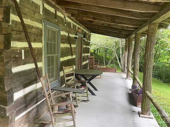 4th image of 333 Village Ln