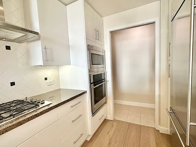 325 7th Ave #1404 — Photo 15