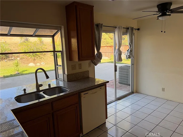 10570 Hill Grass Dr — Photo 2