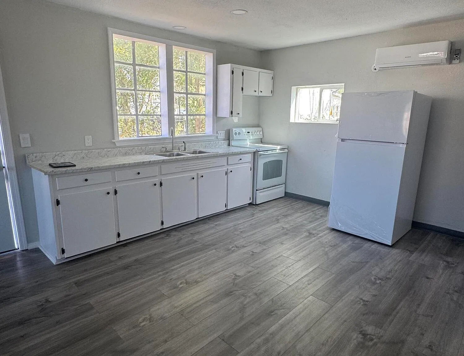 2 bed, 1.0 bath, 948 sqft, $950 — Photo 3