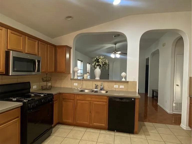 3400 Barksdale Dr — Photo 3
