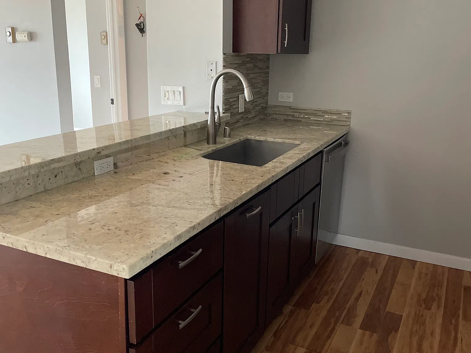 2 bed, 981 sqft, $5,000 — Photo 4