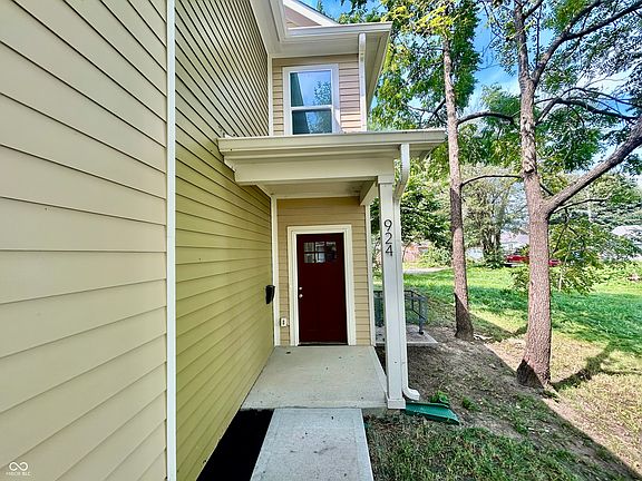 2nd image of 924 N Oakland Ave