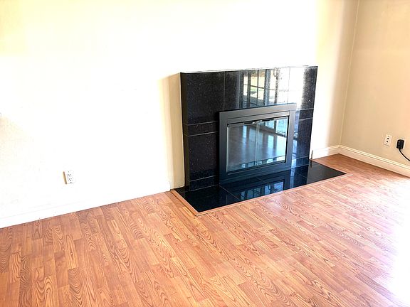 4th image of 4433 Vanderbilt Dr
