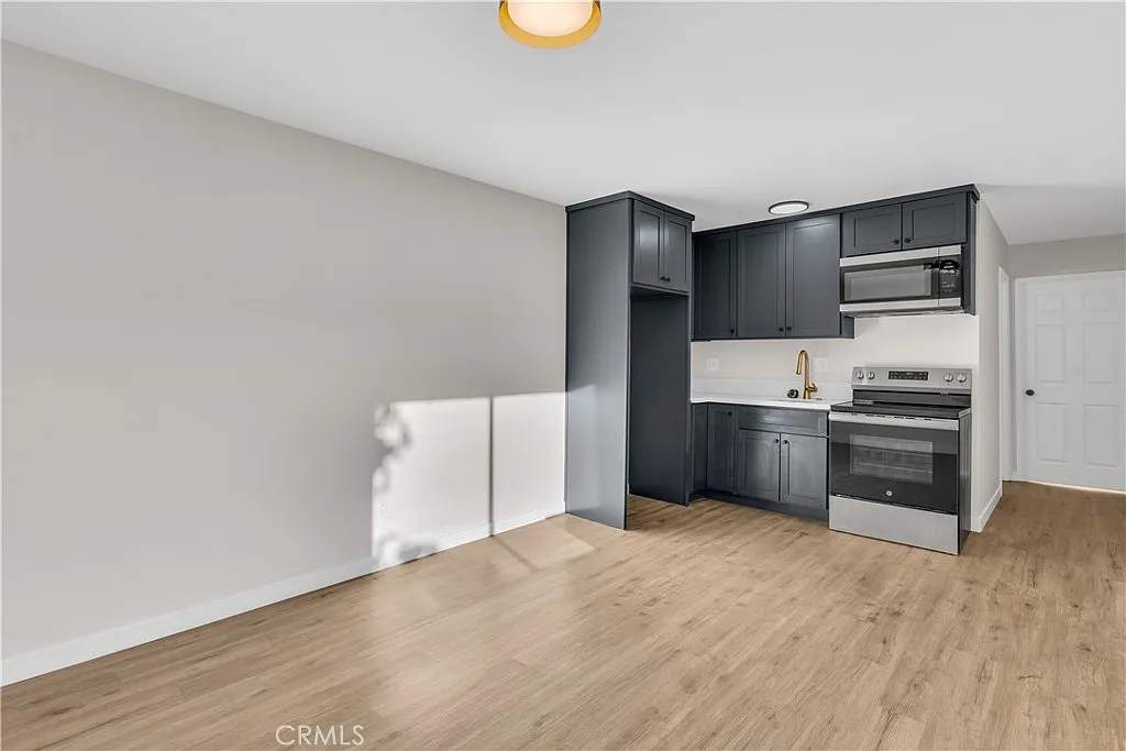 1 bed, 500 sqft, $1,300 — Photo 2