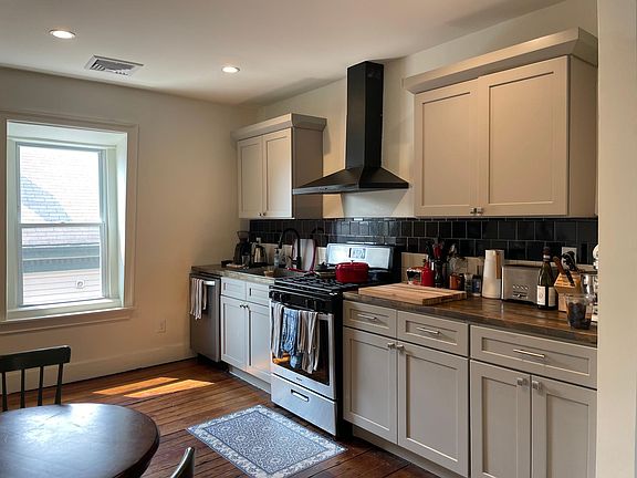 2nd image of 100 Chapin Ave APT 3