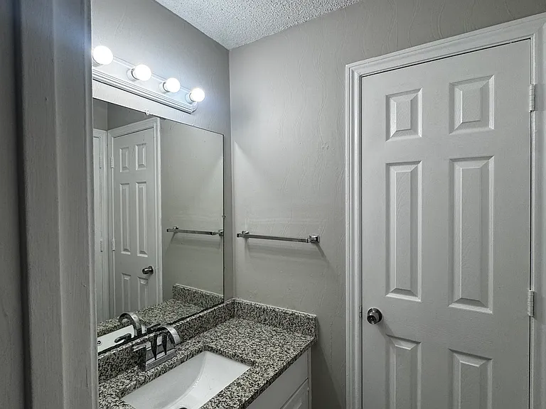 Townhouse West — Photo 32
