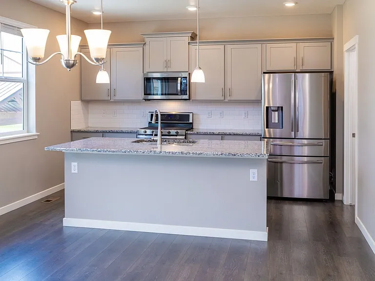 1464 Vantage Pkwy — Photo 4
