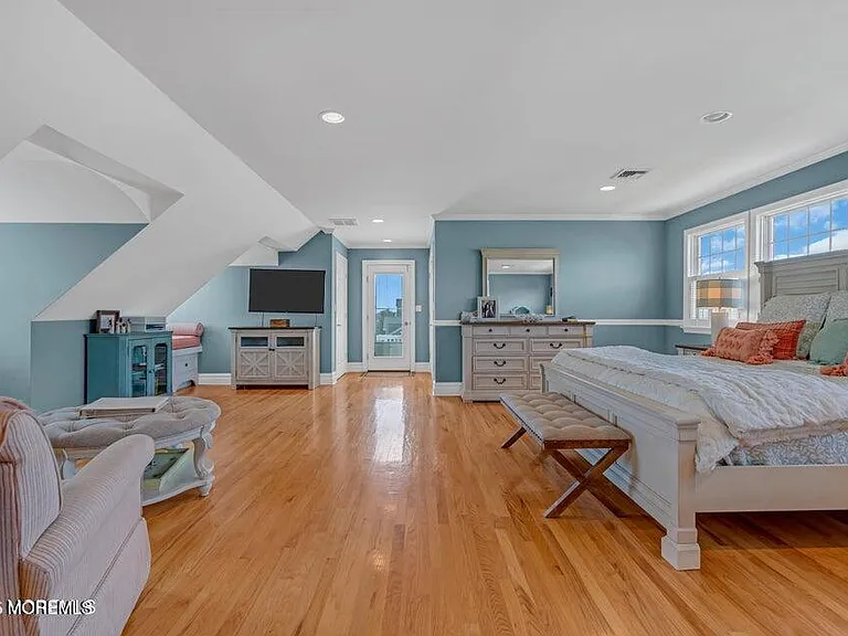 101 Neptune Pl — Photo 39