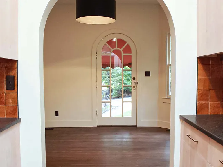 2123 N Elwood Ave — Photo 8