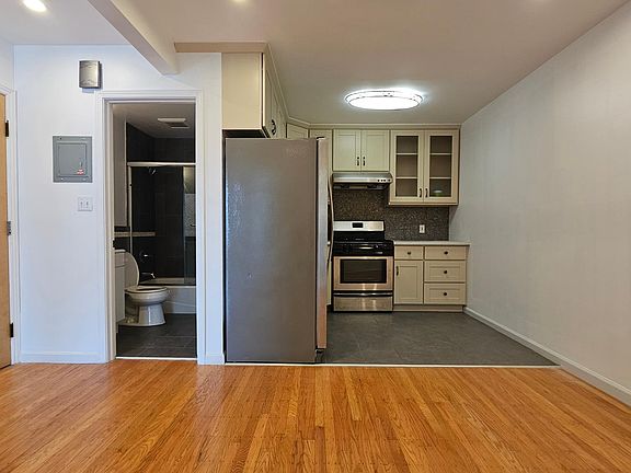 3rd image of 3728 Judah St