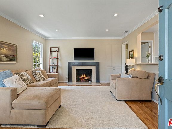 5th image of 1753 S Carmelina Ave