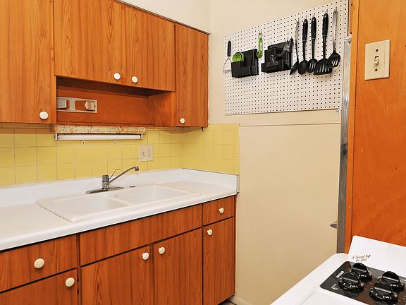 Charming, Clean Kitchen